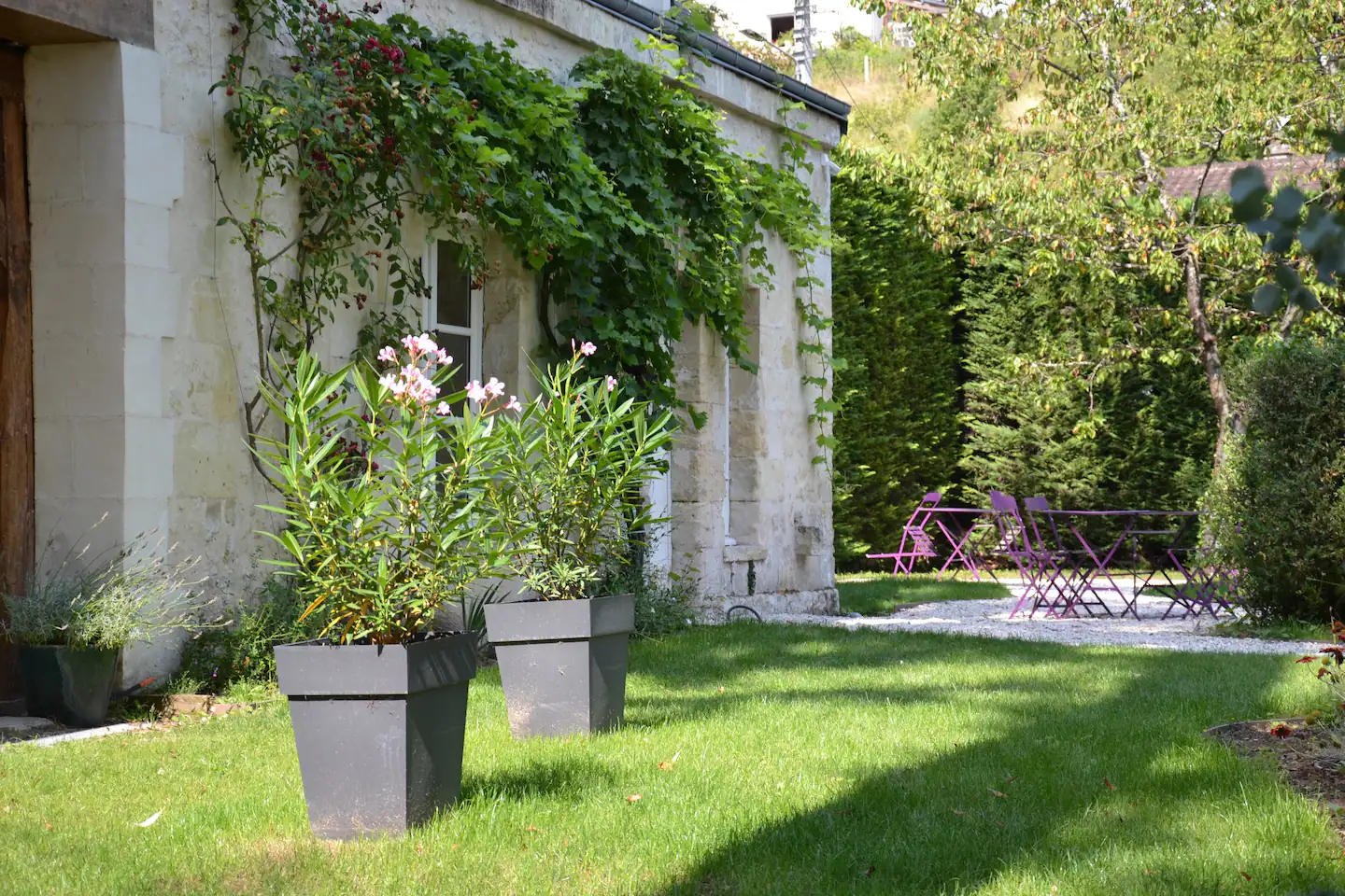 Gîte du Pavillon de la lanterne - Tables de jardin